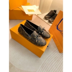 Louis Vuitton Low Shoes